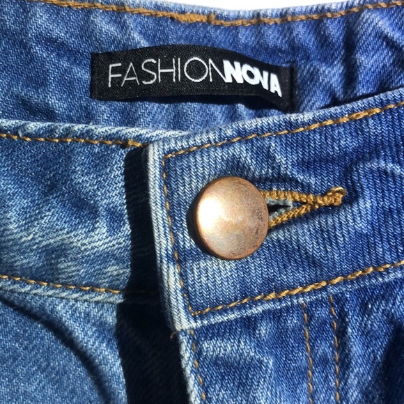 Fashion Nova  distressed jeans - Picture 7 of 8